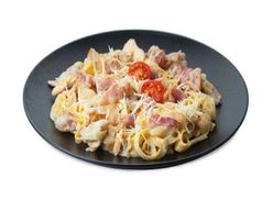 Паста с курицей и беконом