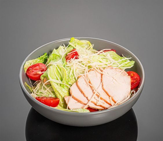 Салат Цезарь с курицей