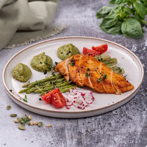 Куриная грудка с пюре из брокколи