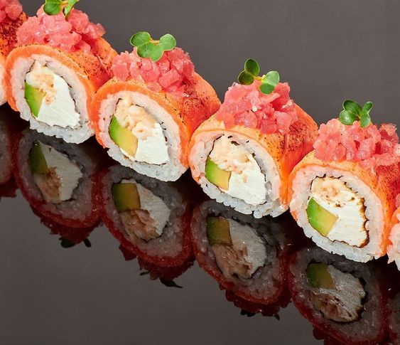 Опалённая филадельфия с мясом камчатского краба