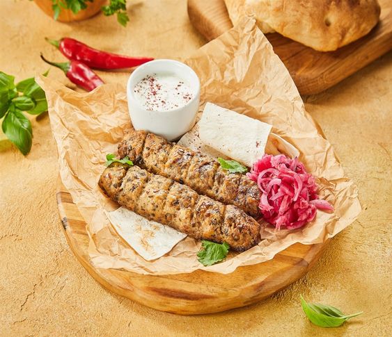Люля-кебаб из курицы с грибами и луком