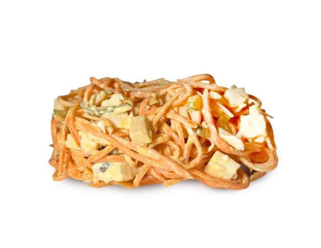 Салат с копчёной курицей и корейской морковью 250 гр.
