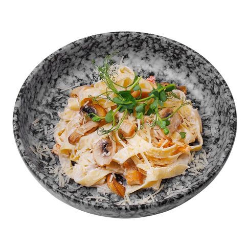 Паста с курицей и грибами