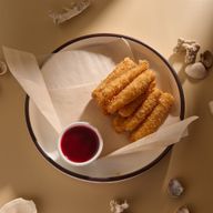 Сырные палочки с брусничным соусом