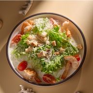 Салат цезарь с креветками