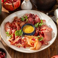 Мясные деликатесы