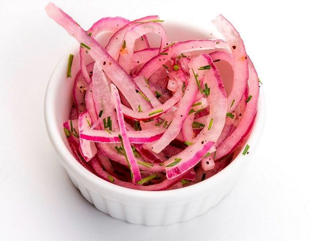 Лук красный маринованный