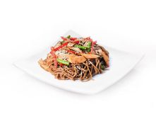 Соба с овощами и курицей