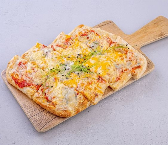 Пицца четыре вида сыра