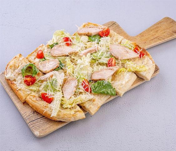 Пицца с цыпленком и романо