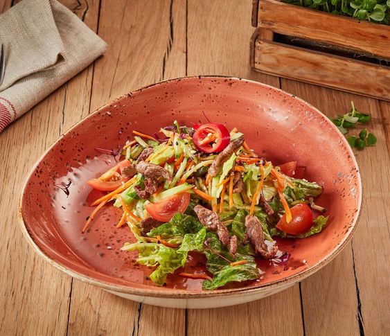 Салат с мраморной говядиной