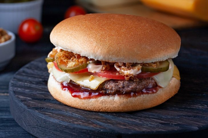 Бургер «Два сыра» в подарок по промокоду