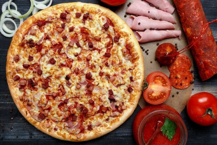 Пицца «Мясная Делюкс» 31 см п/т в подарок по промокоду