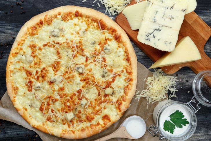 Пицца «Четыре сыра» 20 см п/т в подарок по промокоду