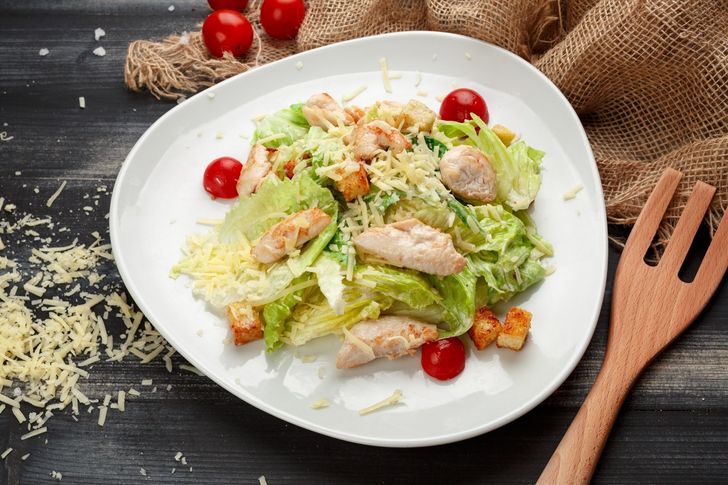 Салат цезарь с курицей по промокоду