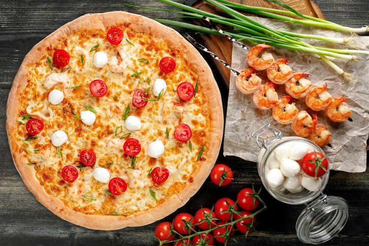 Пицца «Морская делюкс» 31 см п/т в подарок по промокоду