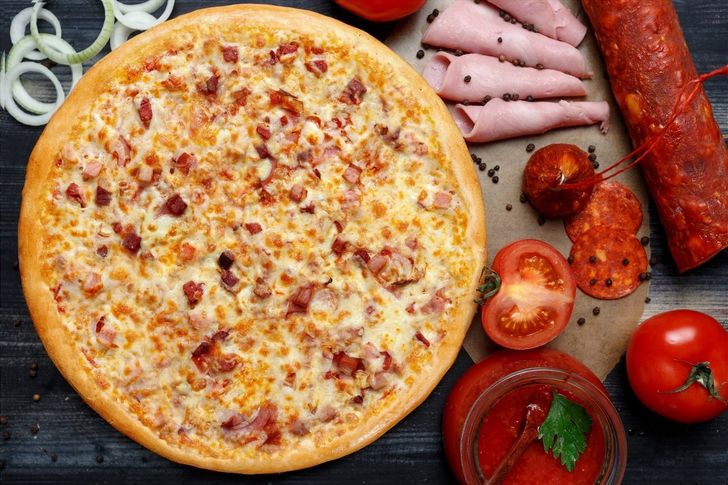 Мясная Делюкс 20  см  пышное тесто по промокоду