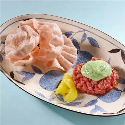 Тартар из говядины с дайконом и васаби
