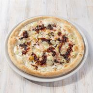 Пицца с беконом и трюфельным маслом