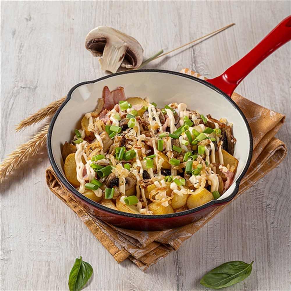 Картофель по-деревенски с грибами и грудинкой