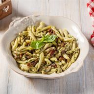 Казареччи с курицей и соусом песто