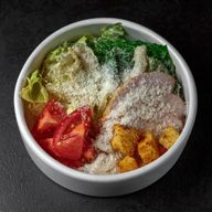 Боул «Цезарь с курицей» 