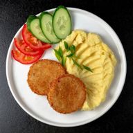 Куриные котлеты с картофельным пюре