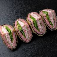 Рисовый сэндвич с крабом 
