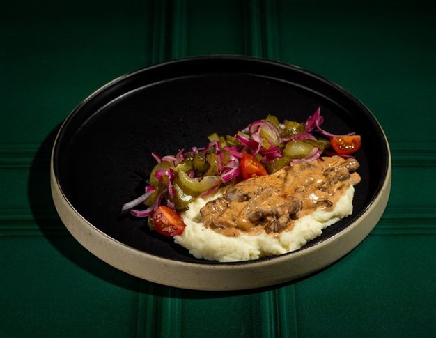 Бефстроганов с картофельным пюре