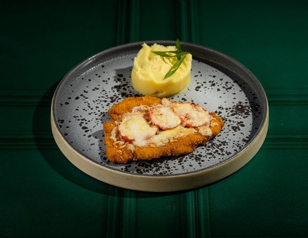 Куриный шницель под сырной шапкой