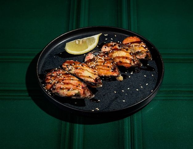 Мидии спайси под шапкой пармезан