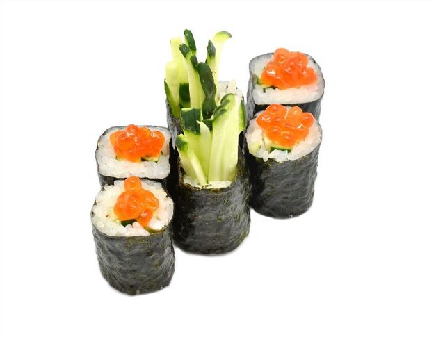 Ролл с огурцом и икрой