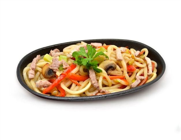 Удон со свининой и овощами