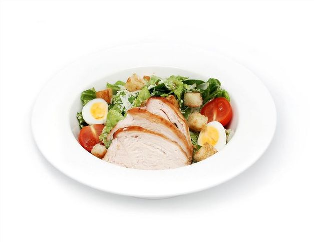 Салат Цезарь с курицей