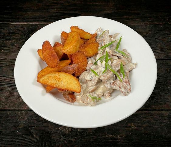 Свинина в сливочно-грибном соусе