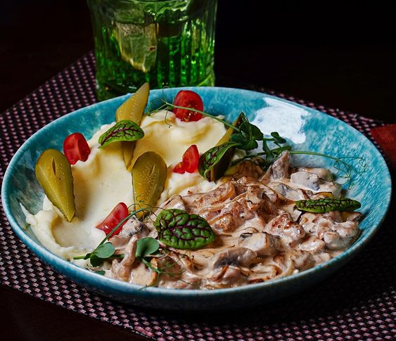 Курица по-строгановски