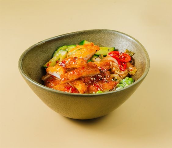 Поке с хрустящей курицей