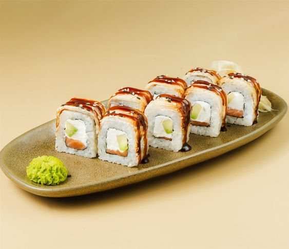 Ролл Канада с угрем