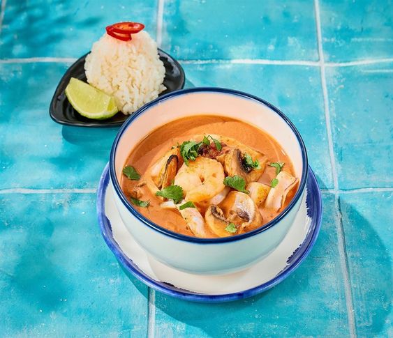 Тайский суп с морепродуктами и кокосовым молоком