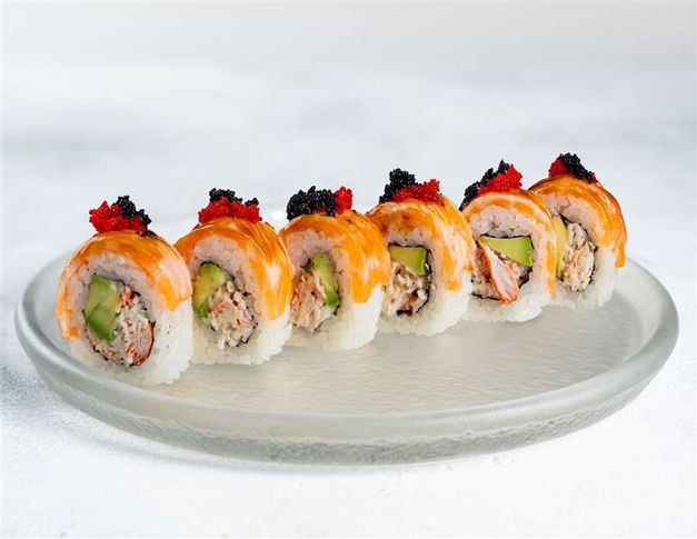 Ролл с Камчатским крабом и лососем