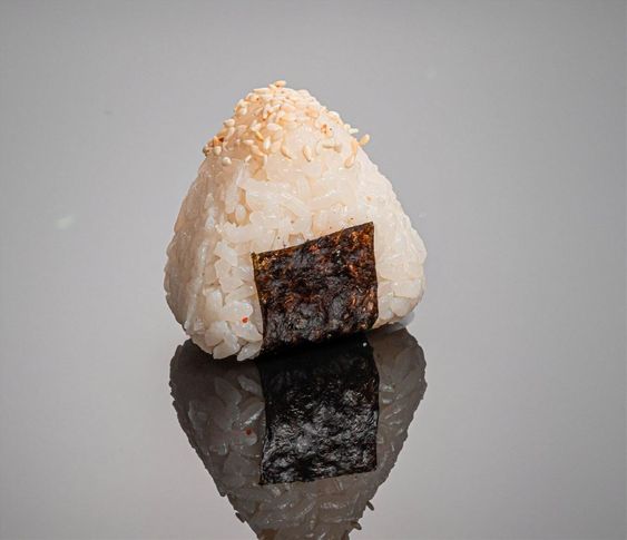 Онигири с угрём