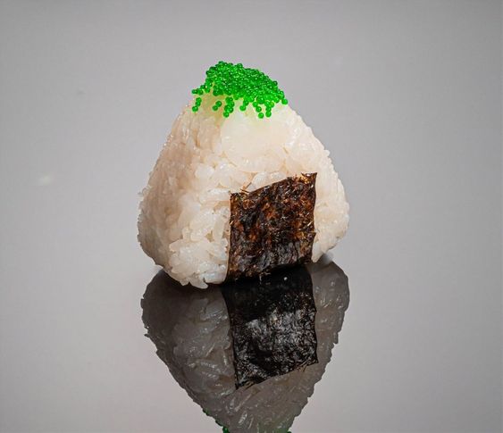 Онигири  с тунцом