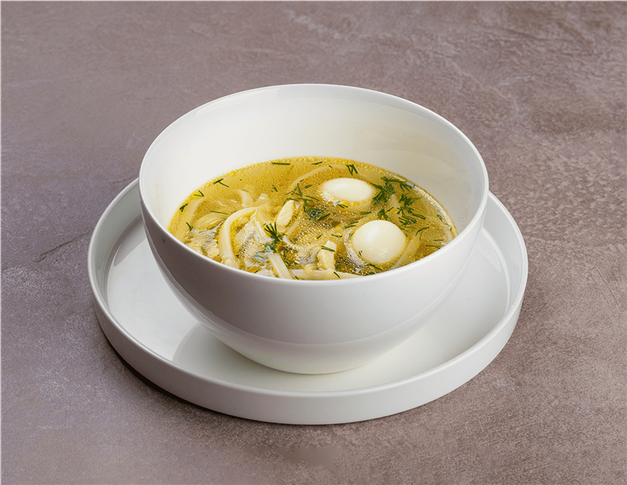 Суп лапша с курицей и перепелинными яйцами